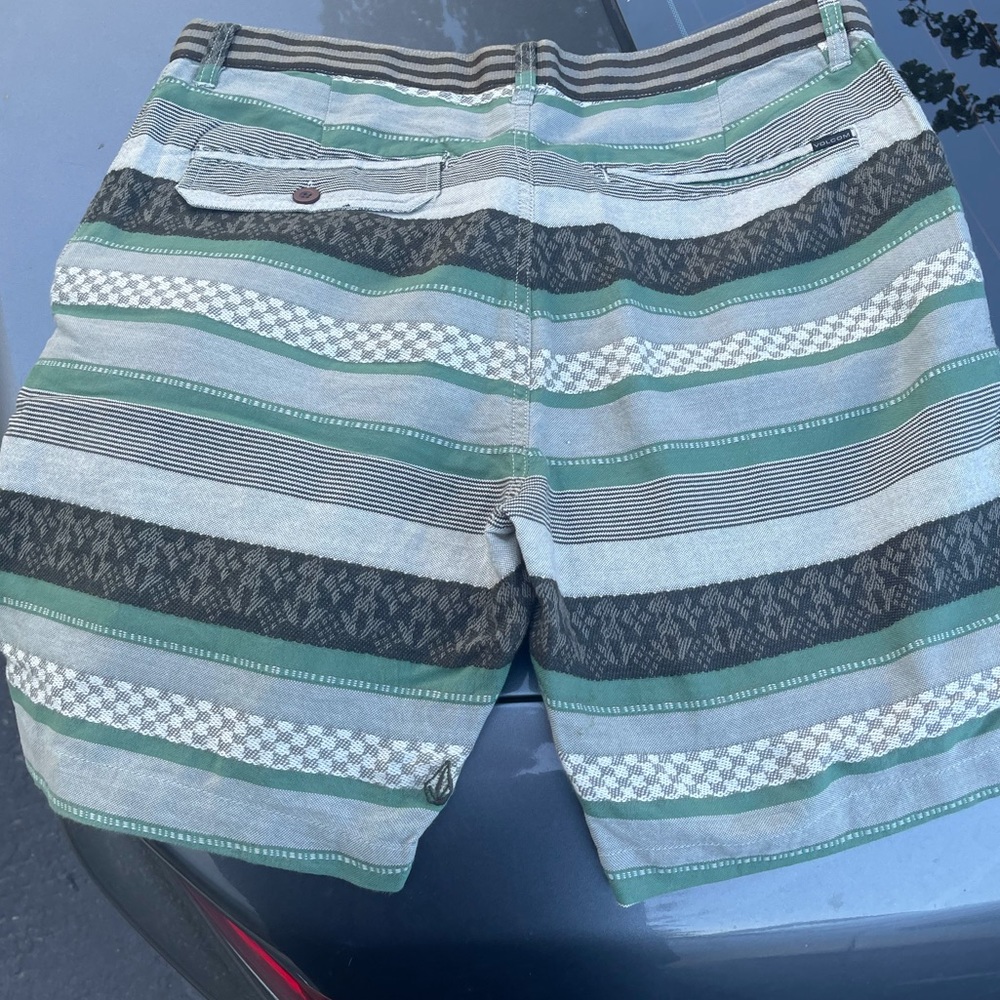 Volcom shorts - Picture 3 of 4
